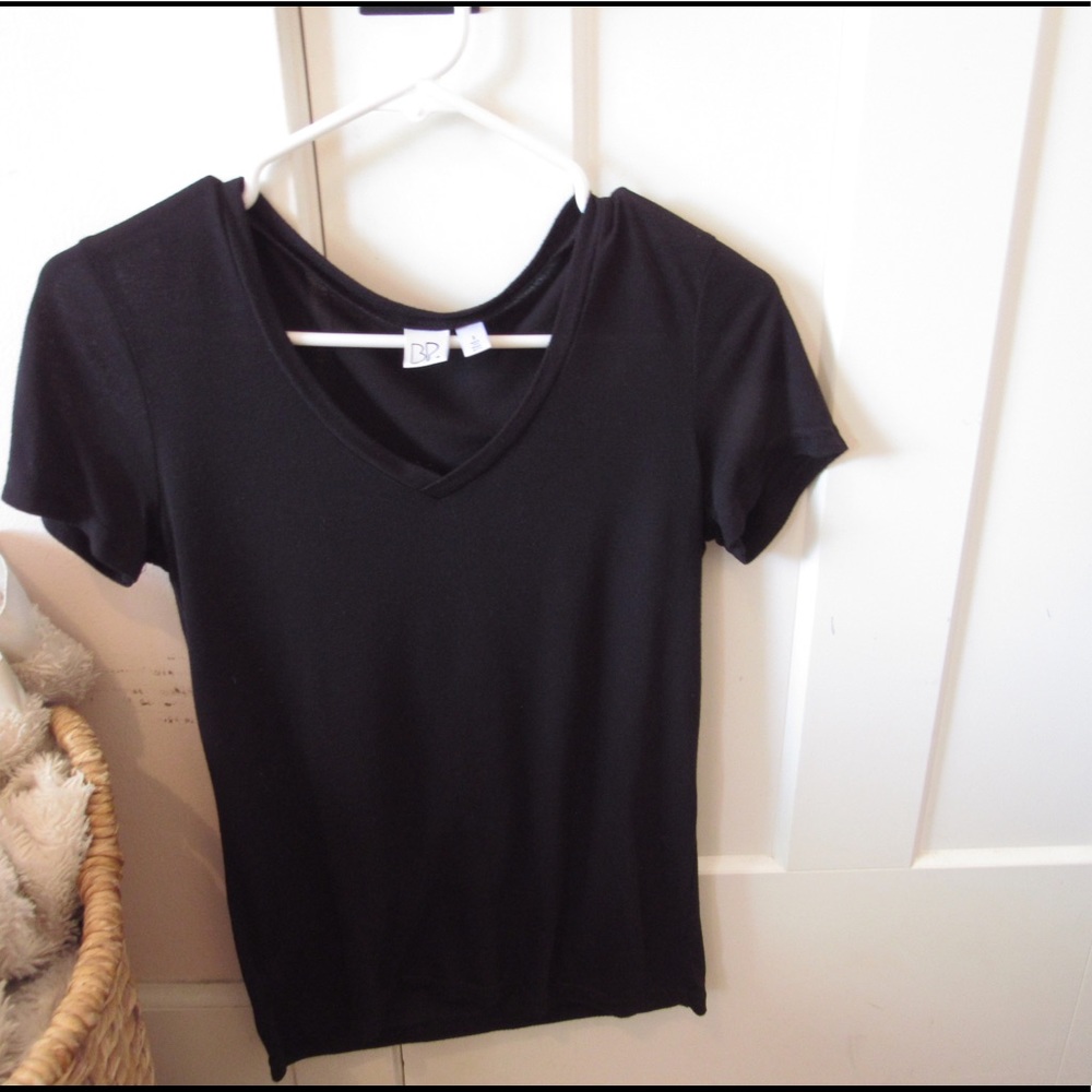 Black v neck comfy tee